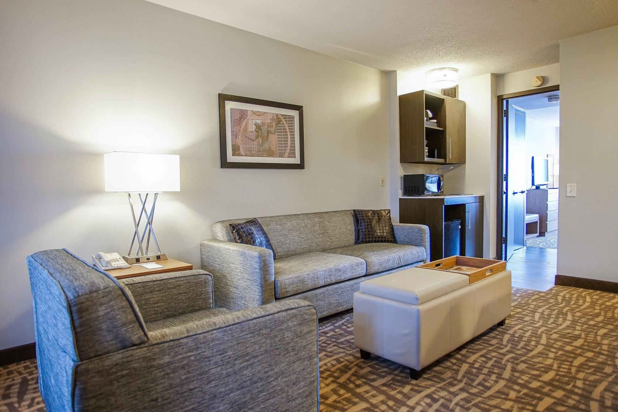Ramada By Wyndham Southfield Exterior foto