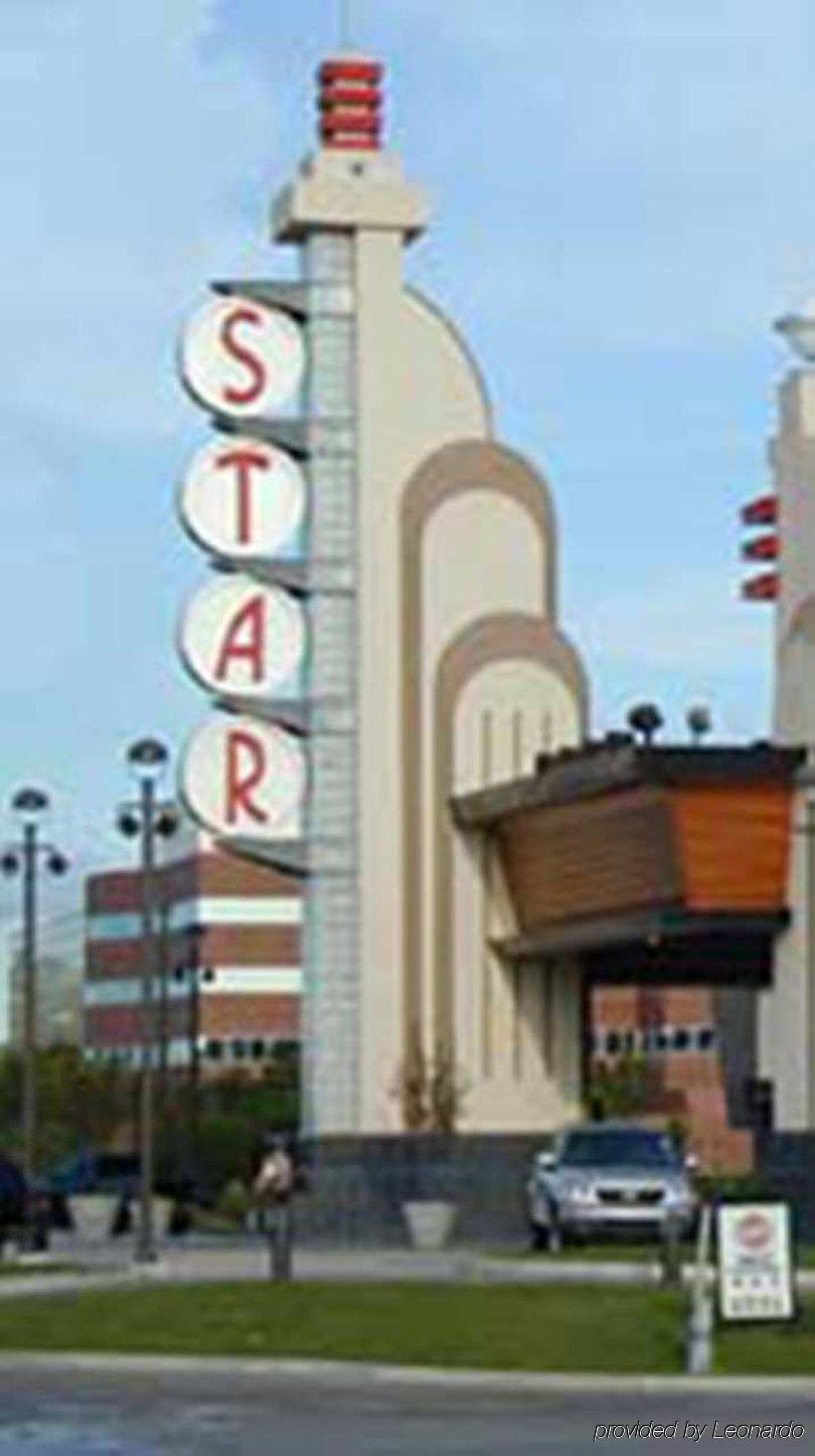 Ramada By Wyndham Southfield Exterior foto
