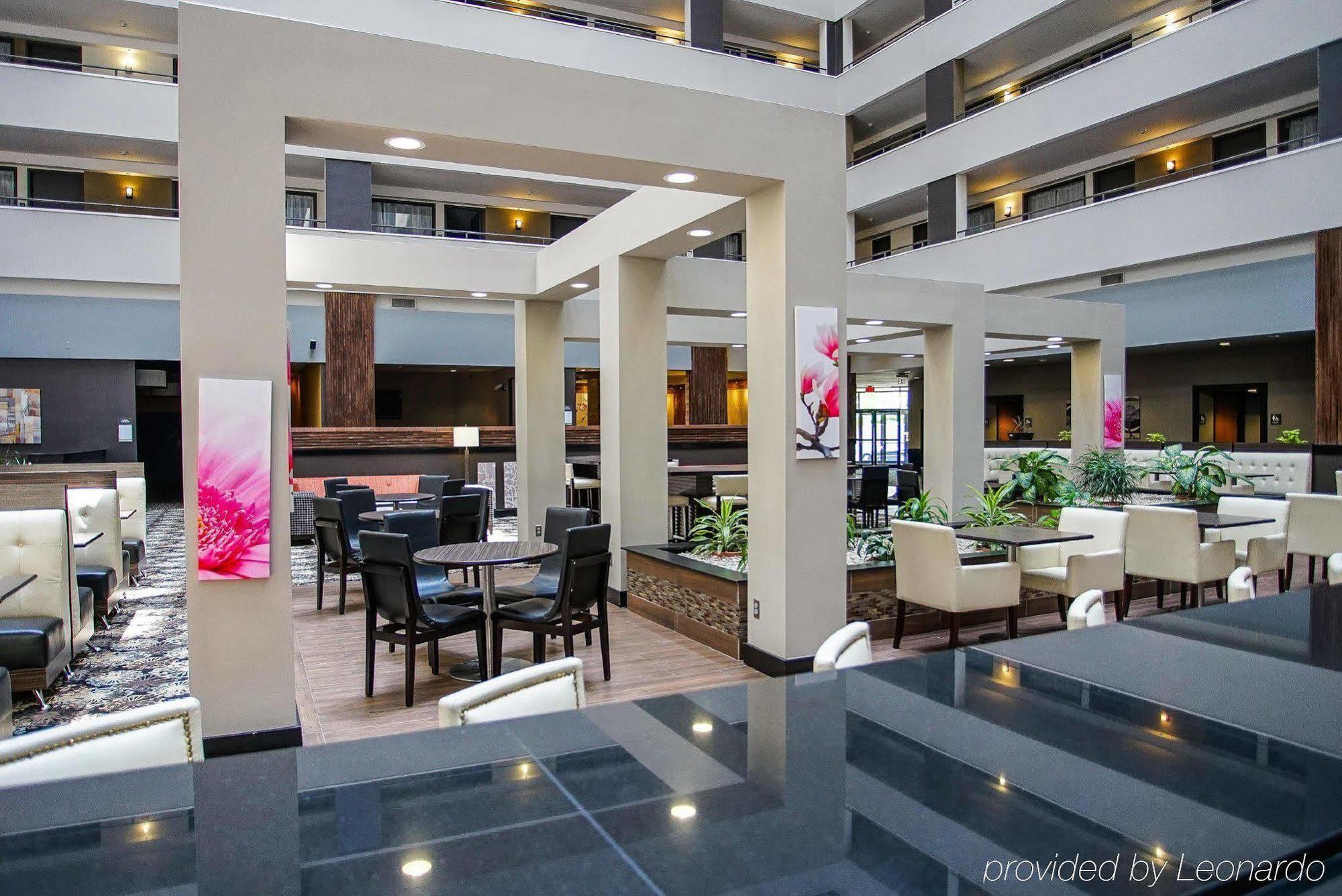 Ramada By Wyndham Southfield Exterior foto